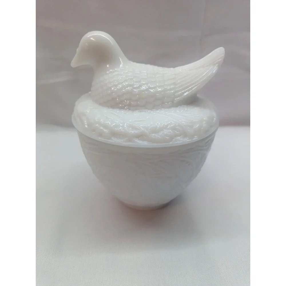 Vtg Avon White Milk Glass Bird on Nest Covered Candle Holder W/ Candle 4.5